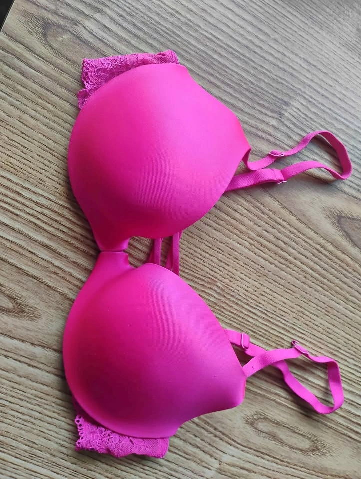 #6 Body Kiss La Senza Pink bra front clasp 34A