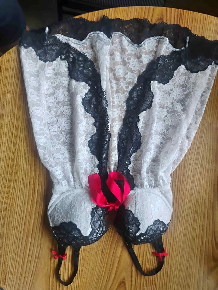 La Senza Perfectly Me Lace Lingerie Top/Bra Size Small