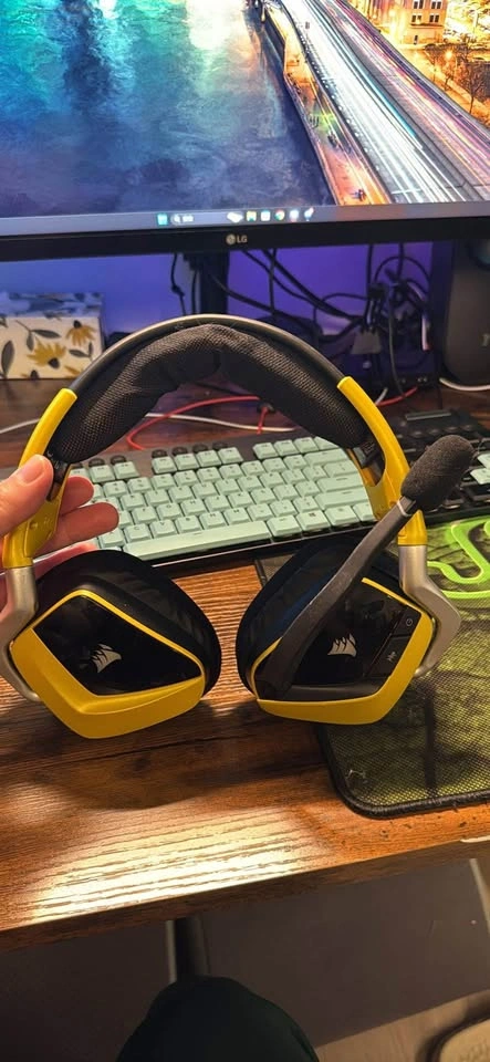 Corsair VOID PRO RGB Wireless Headset + ST100 RGB Stand - photo 5