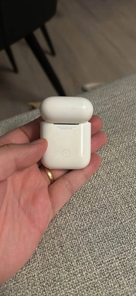 Apple AirPods 2nd Generation, left only + case - photo 2