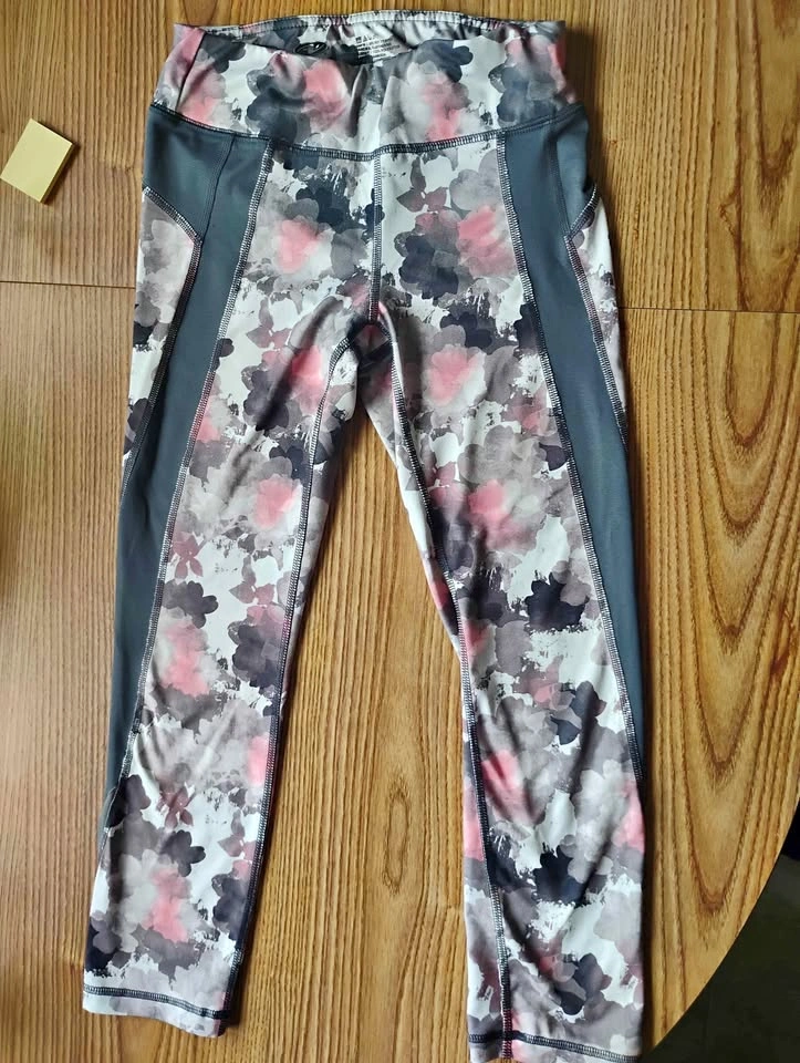 Athletic Works Dri•More Flower Print Capri Leggings size XS