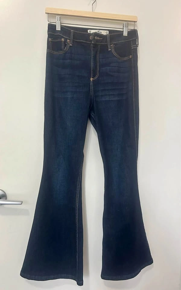 Hollister Curvy High Rise Flare Jeans Dark Wash Size 9 Short