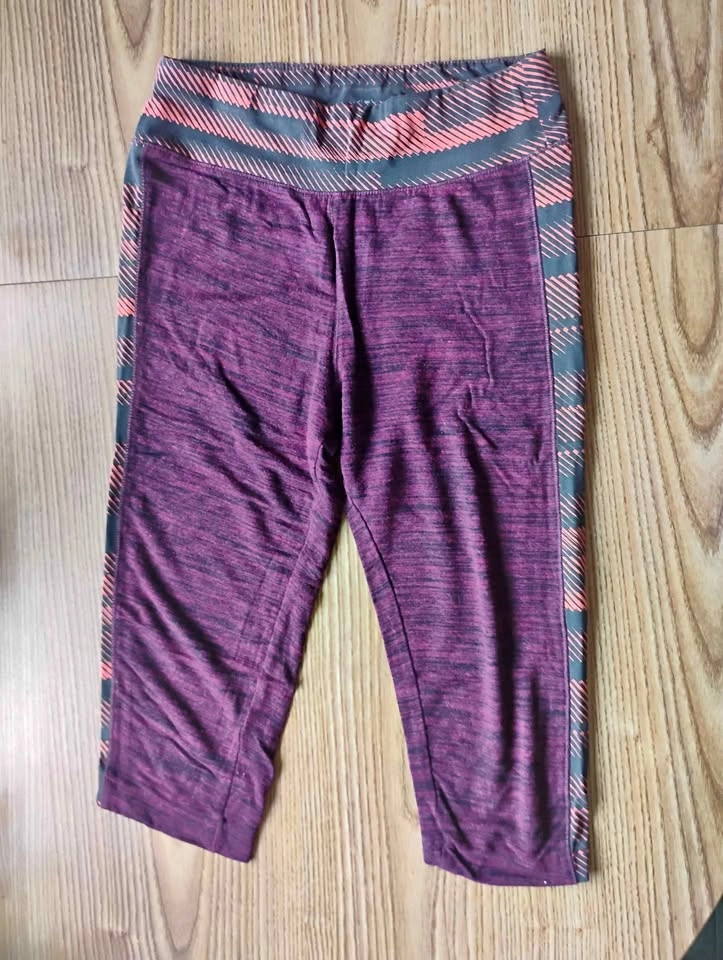 #40 Heathered Purple Capri Leggings size Small