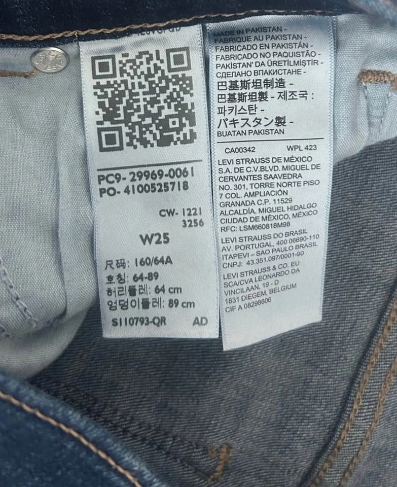 Levi's Women's Classic Bermuda Denim Shorts / Size 25 - photo 4