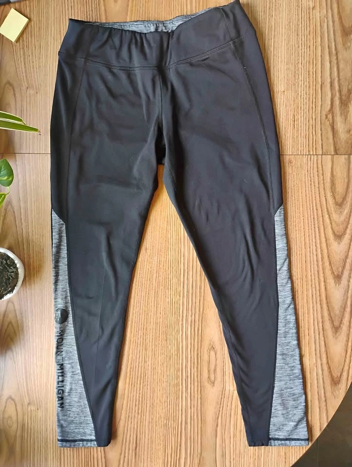 #54 Mount Mulligan Yoga Pants Black/Grey size Small