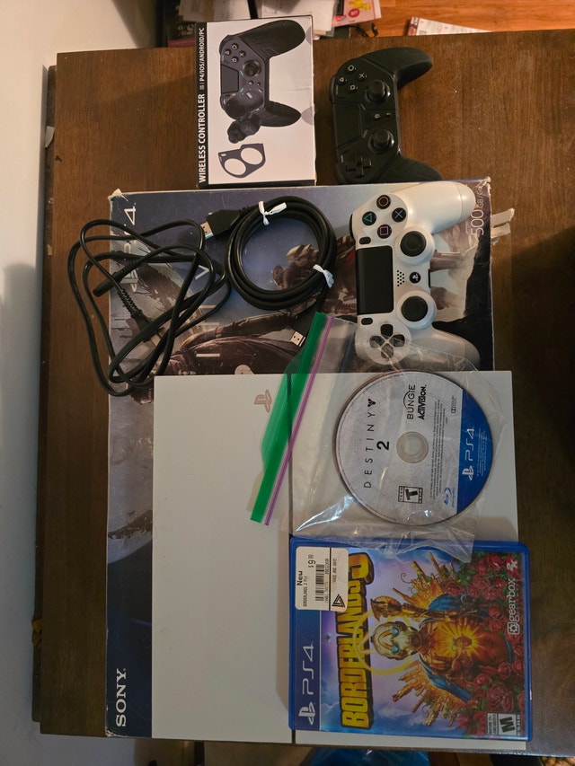 White PS4 1tb SSD, 2 controllers, 2 games