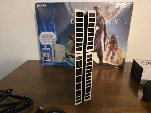 White PS4 1tb SSD, 2 controllers, 2 games - photo 4