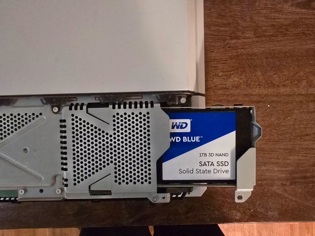 White PS4 1tb SSD, 2 controllers, 2 games - photo 5