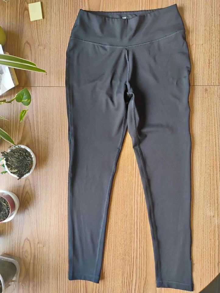 #57 Athletic Yoga Pants with partial mesh sides Black size Small