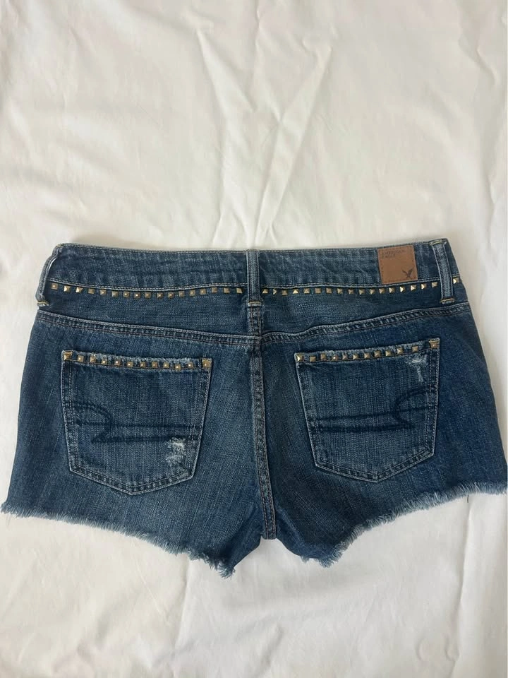 American Eagle Y2K Studded Distressed Low Rise Shorts Size 6 - photo 2