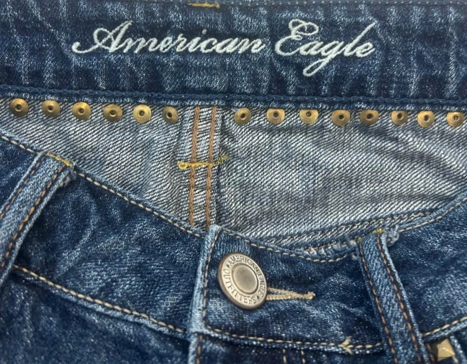 American Eagle Y2K Studded Distressed Low Rise Shorts Size 6 - photo 4