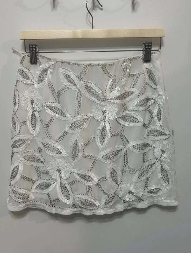 VERTY NWOT White Sequin Beaded Floral Mini Skirt - M - photo 2