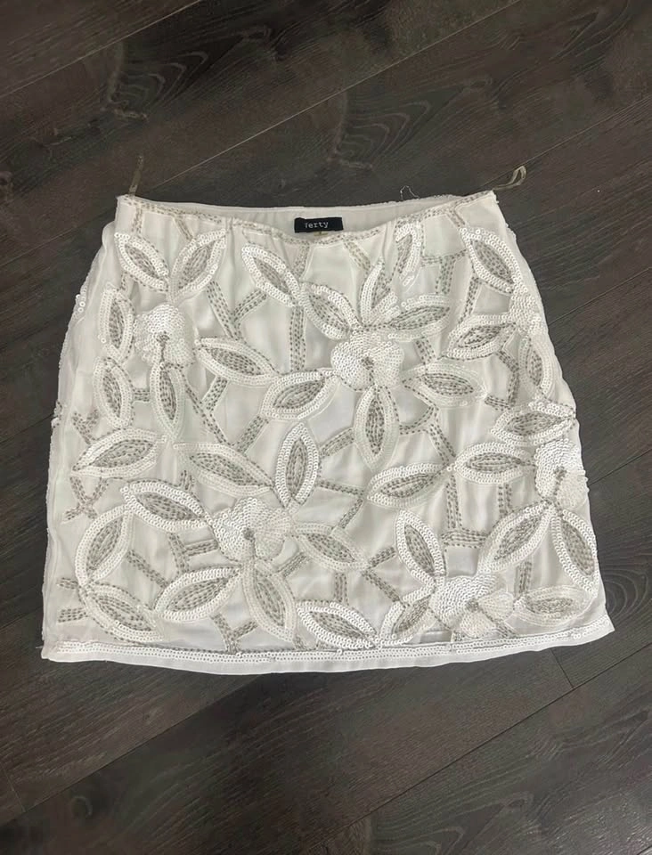 VERTY NWOT White Sequin Beaded Floral Mini Skirt - M - photo 3