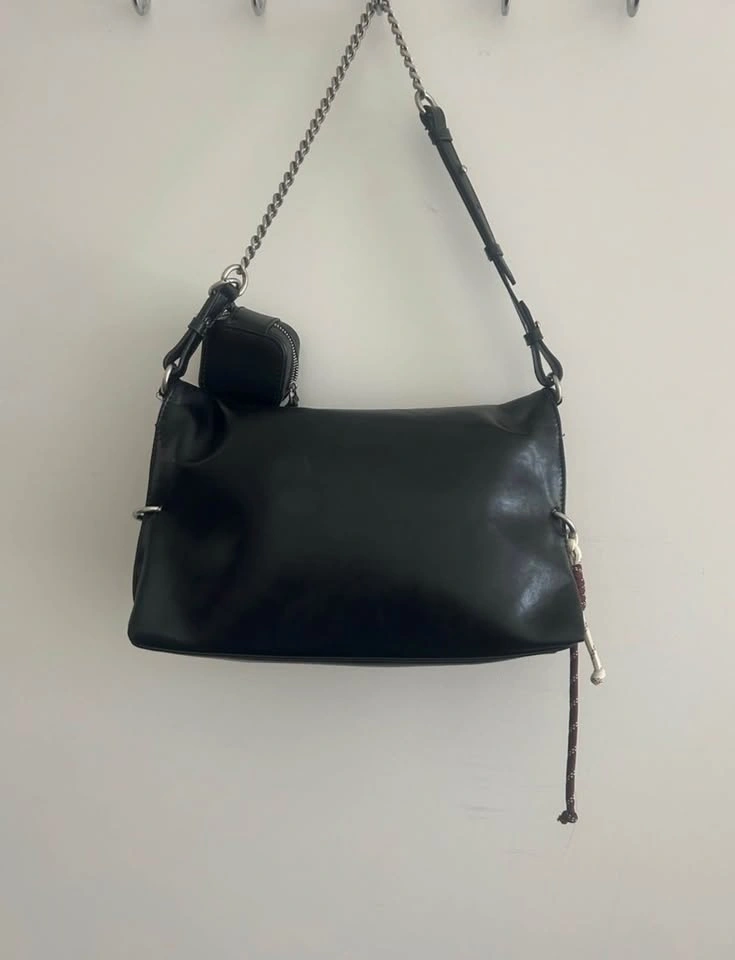 Zara Black Shoulder Bag with many charms - photo 4