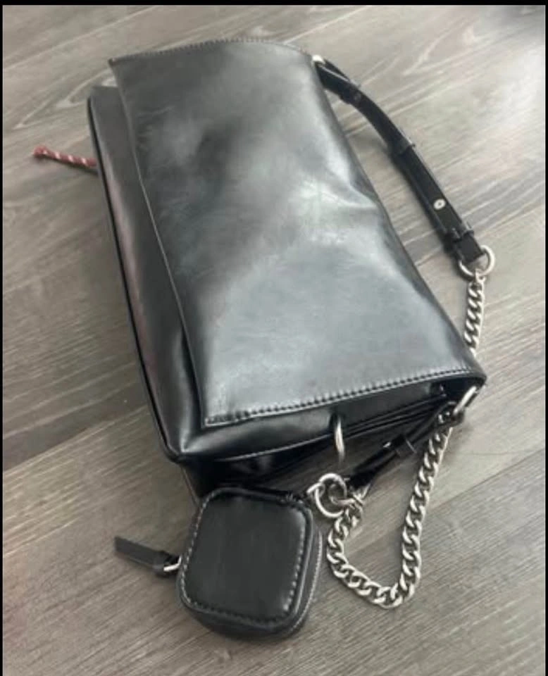 Zara Black Shoulder Bag with many charms - photo 5