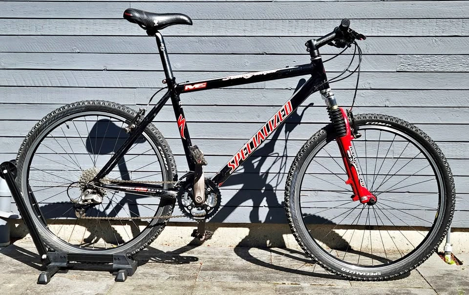 Vintage 2000 Specialized Stumpjumper M2 Mountain Bike
