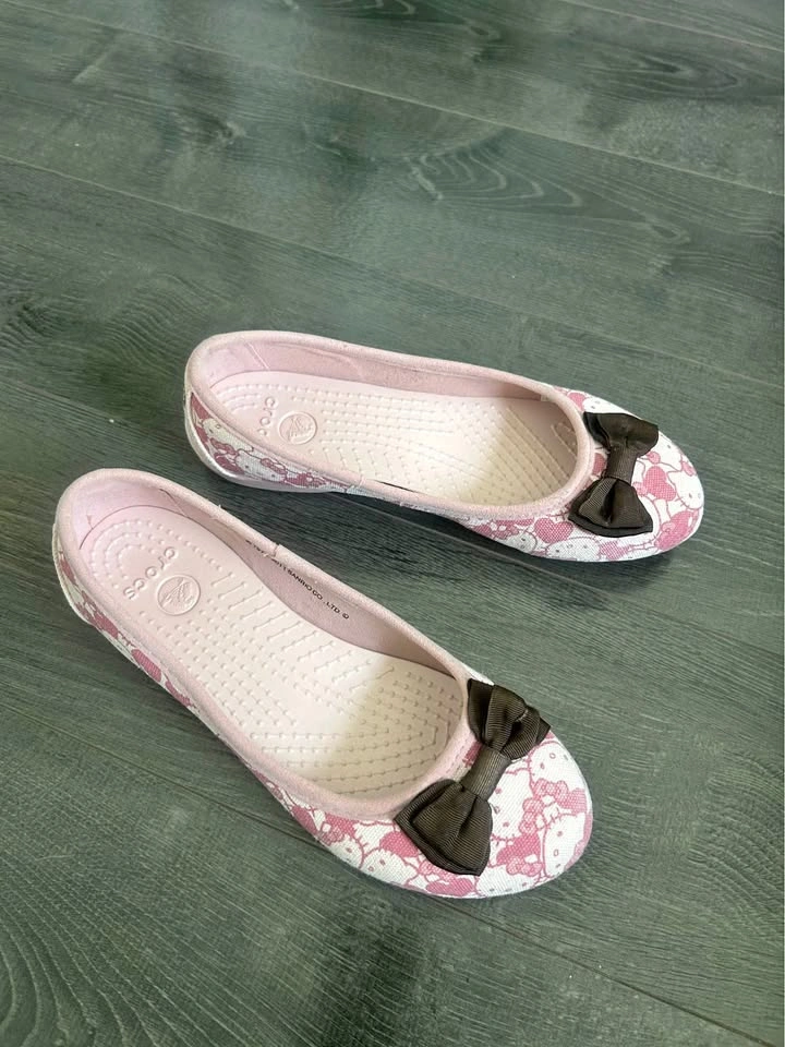 Crocs x Sanrio Hello Kitty Pink Bow Ballet Flats Women’s 5