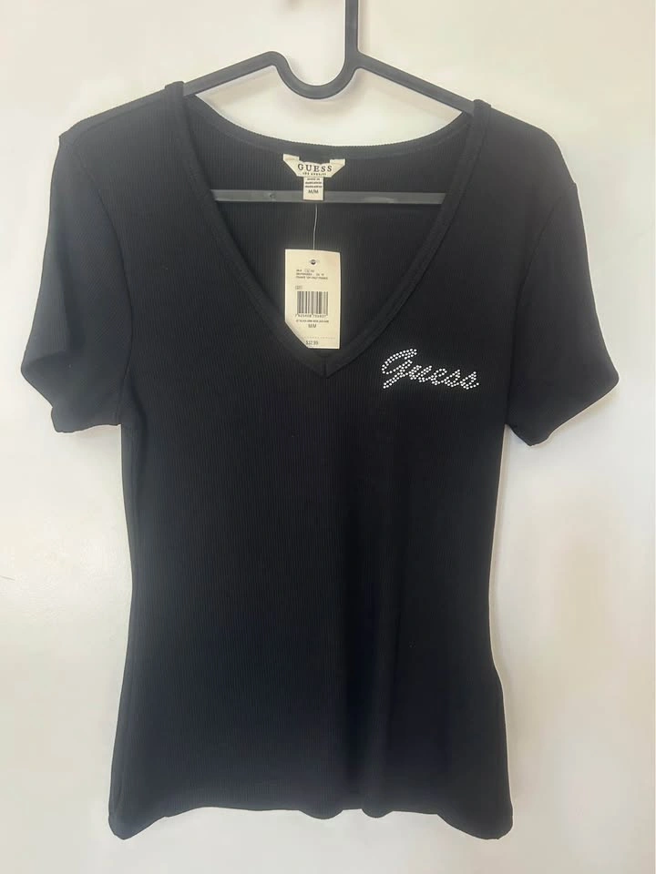 NWT GUESS Los Angeles Black Ribbed V-Neck Rhinestone Tee M - photo 2