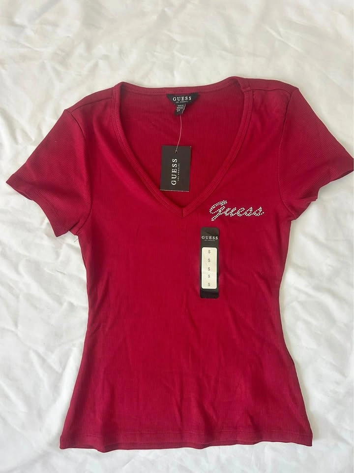 NWT GUESS Los Angeles Red Ribbed V-Neck Rhinestone Tee - S