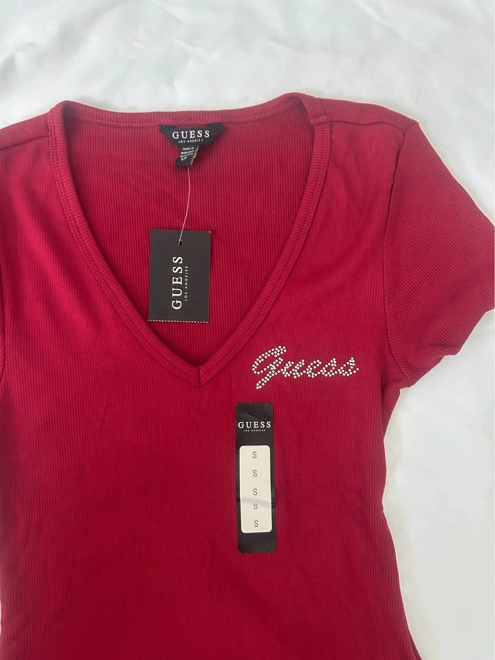 NWT GUESS Los Angeles Red Ribbed V-Neck Rhinestone Tee - S - photo 3