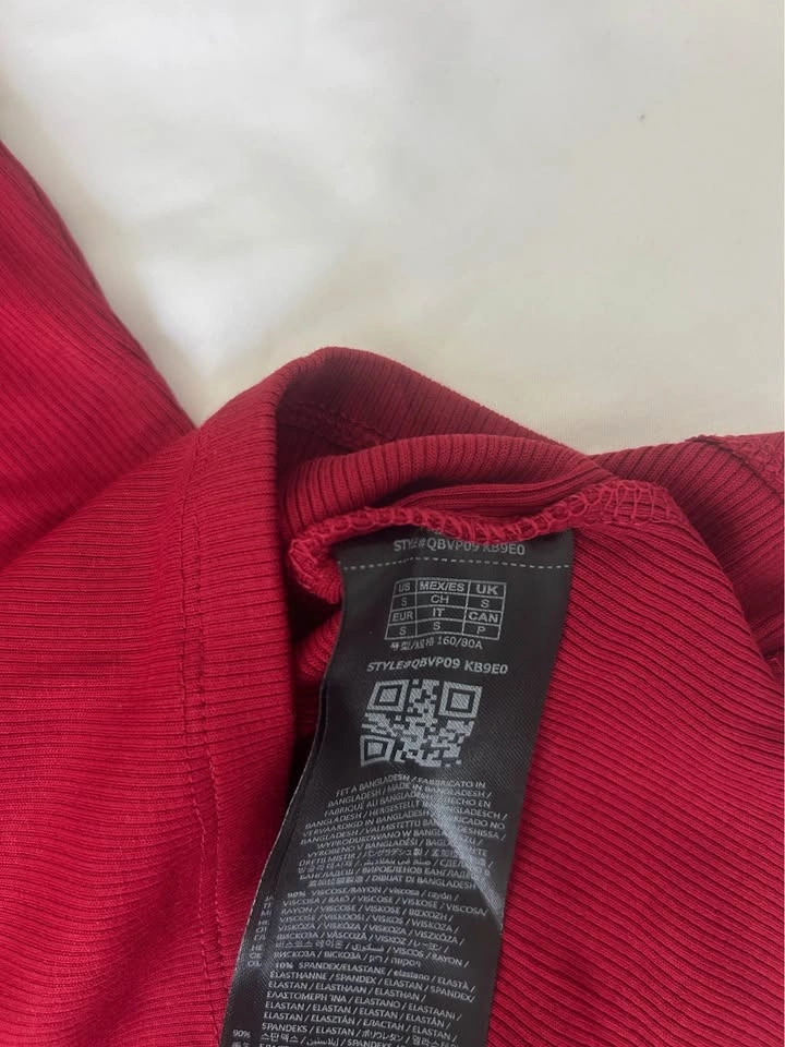 NWT GUESS Los Angeles Red Ribbed V-Neck Rhinestone Tee - S - photo 5