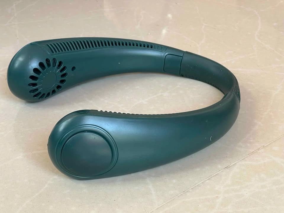 Green portable neck fan - photo 2