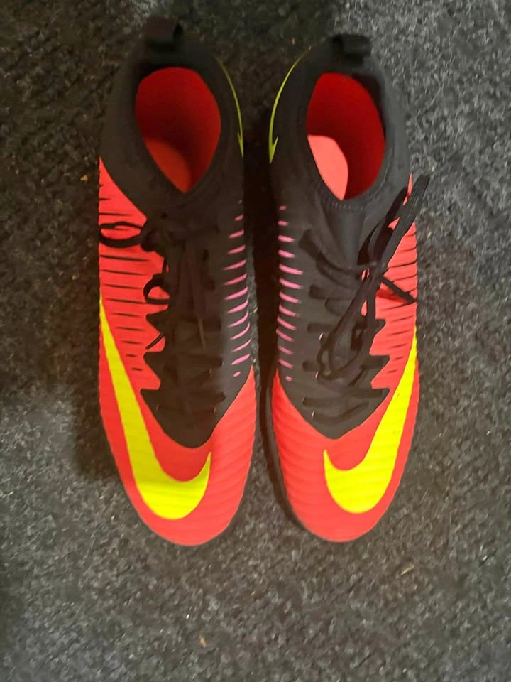 Nike Indoor women’s cleats
