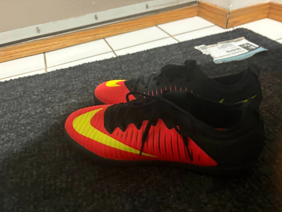 Nike Indoor women’s cleats - photo 2