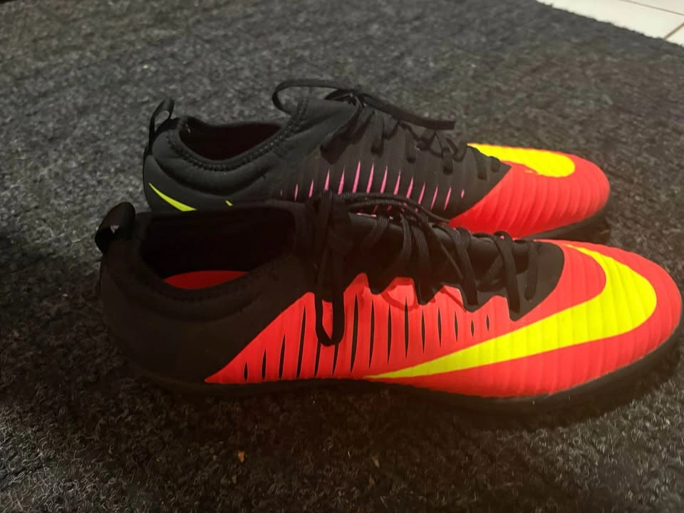 Nike Indoor women’s cleats - photo 3