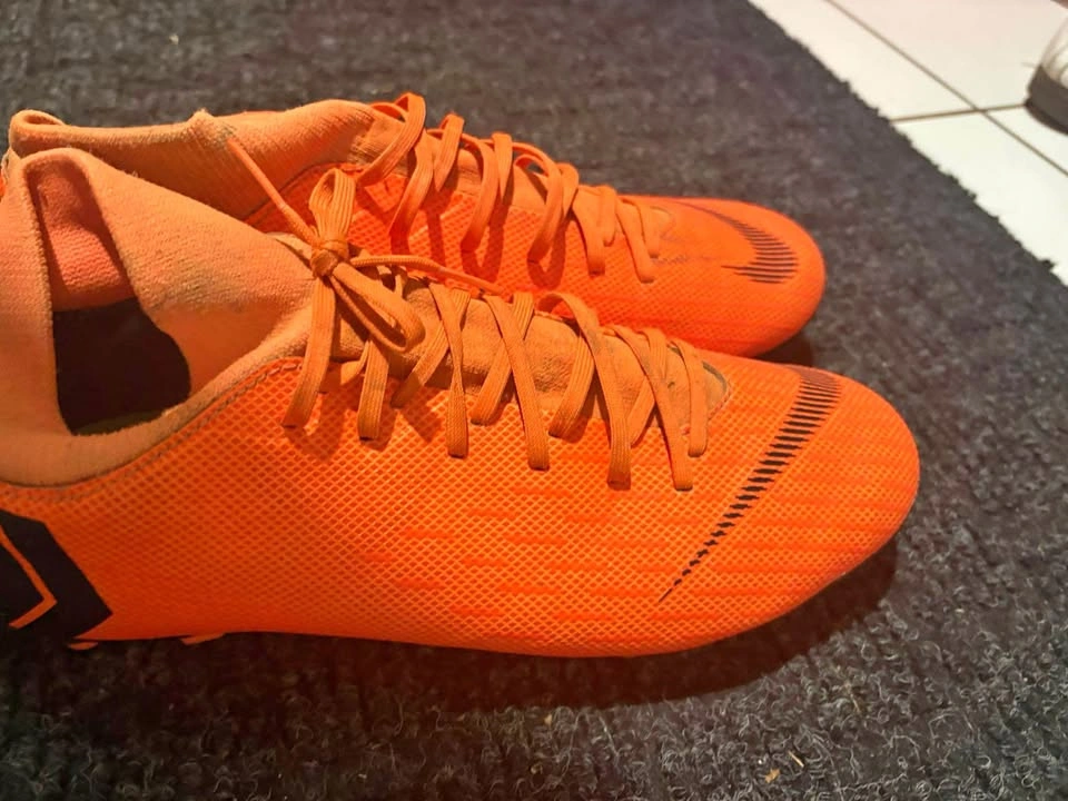 Women’s soccer outdoor cleats