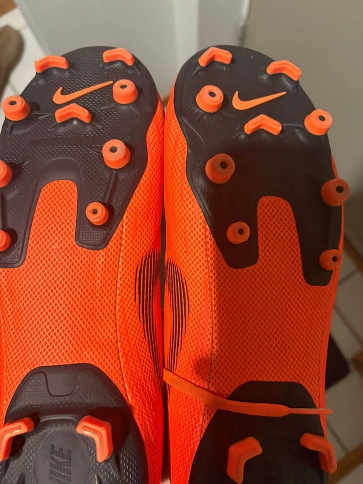 Women’s soccer outdoor cleats - photo 2
