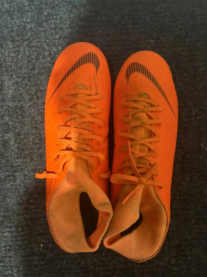 Women’s soccer outdoor cleats - photo 3