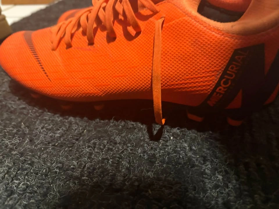 Women’s soccer outdoor cleats - photo 4