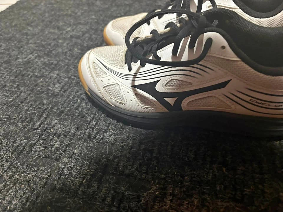 Volleyball shoes