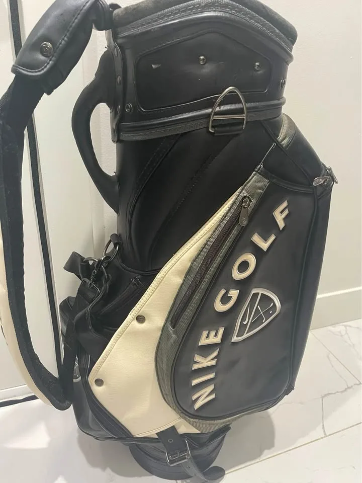 Nike Staff Tour Accuracy Golf Bag image indicator(7)