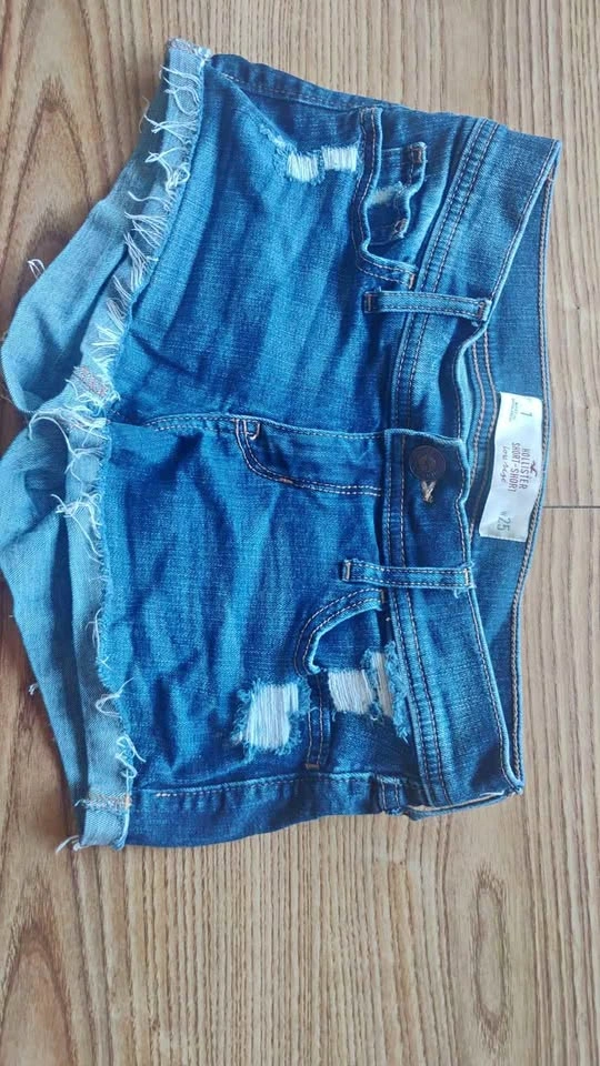Hollister Vintage Y2K Low-Rise Distressed Denim Shorts Size 1