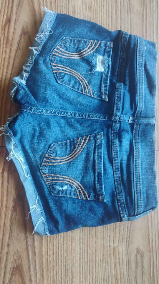 Hollister Vintage Y2K Low-Rise Distressed Denim Shorts Size 1 - photo 2