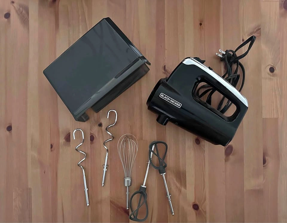 Black + Decker electric hand mixer