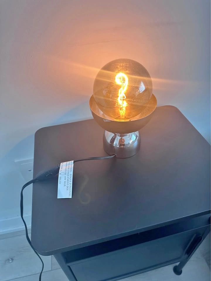 Table lamp