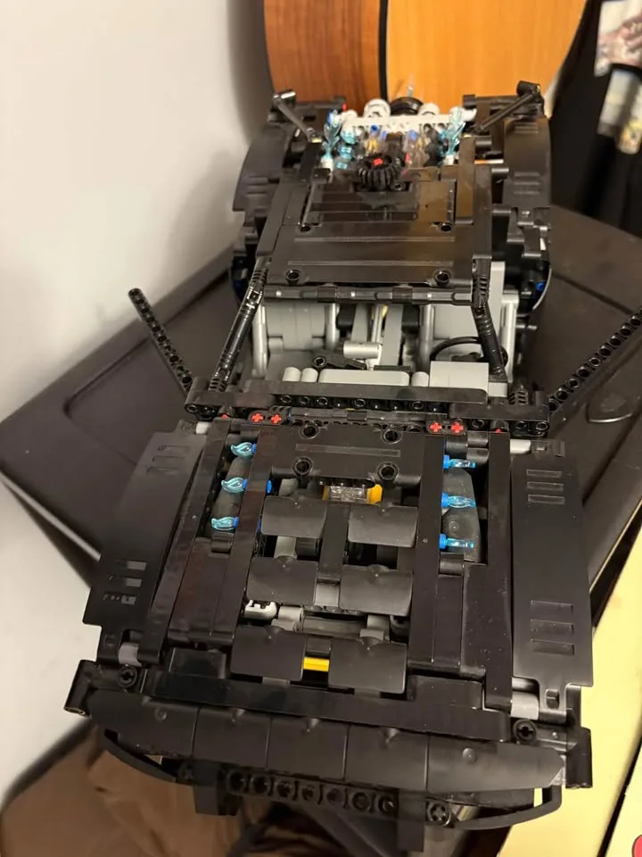 Lego Technic Batmobile image indicator(2)