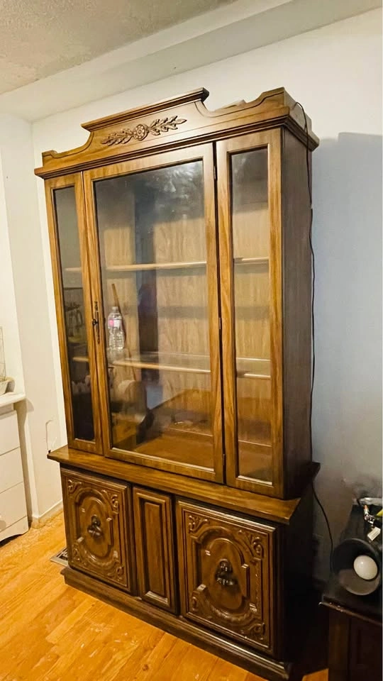 Vintage China Cabinet - photo 4