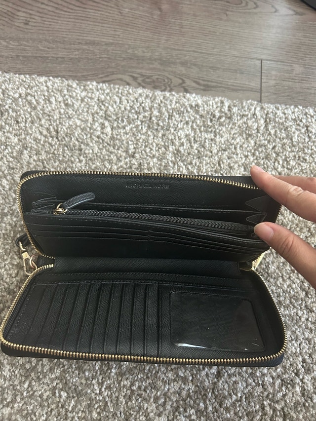 Michael Kors Wallet - photo 2