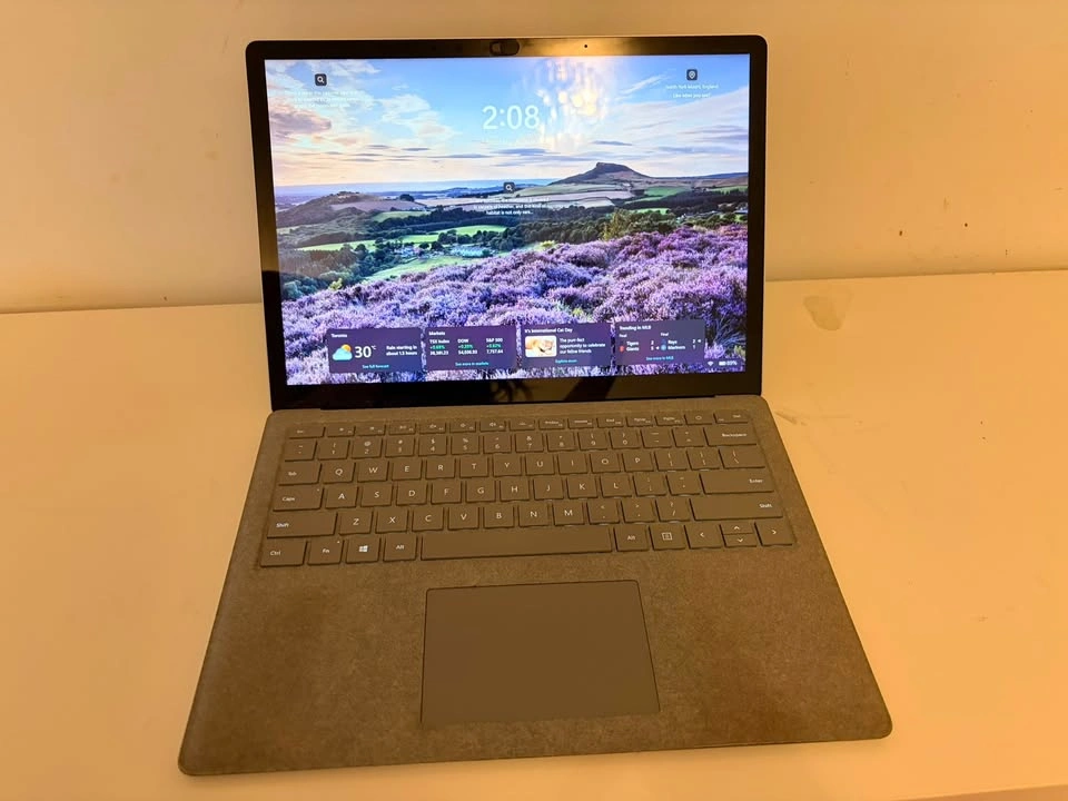 Microsoft Surface Laptop 2 13.5” Touchscreen i5/8GB/256GB SSD