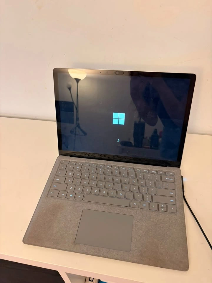 Microsoft Surface Laptop 2 13.5” Touchscreen i5/8GB/256GB SSD - photo 3