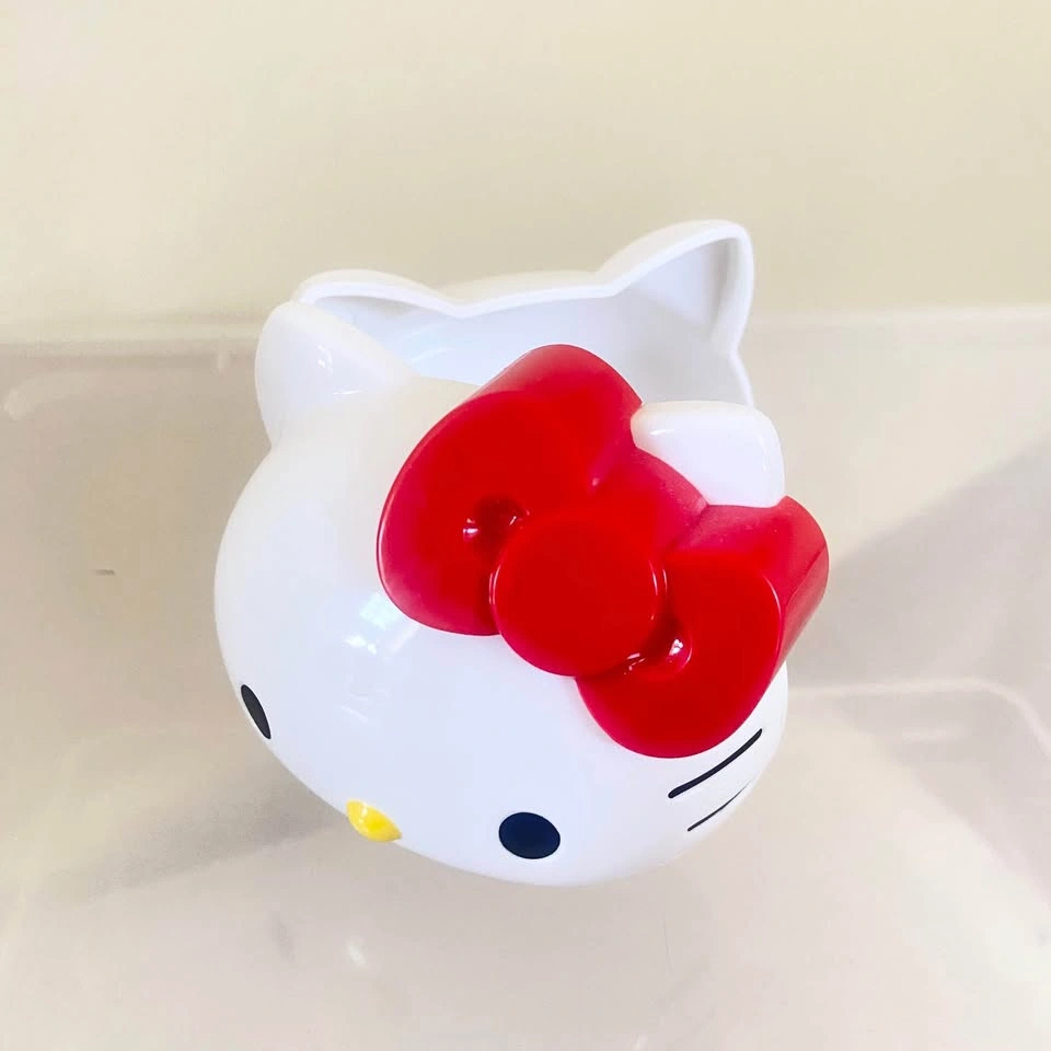 Hello Kitty plastic container