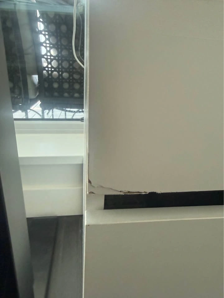White Office Table with Storage - photo 3