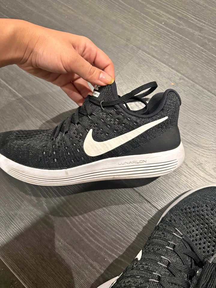 Nike Flyknit Women 6.5