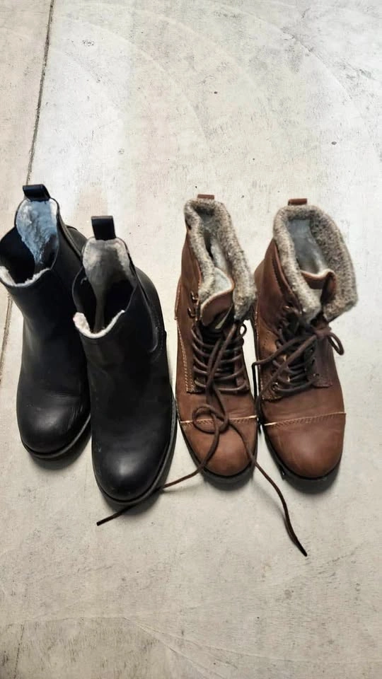 Women DLG boots Size 6