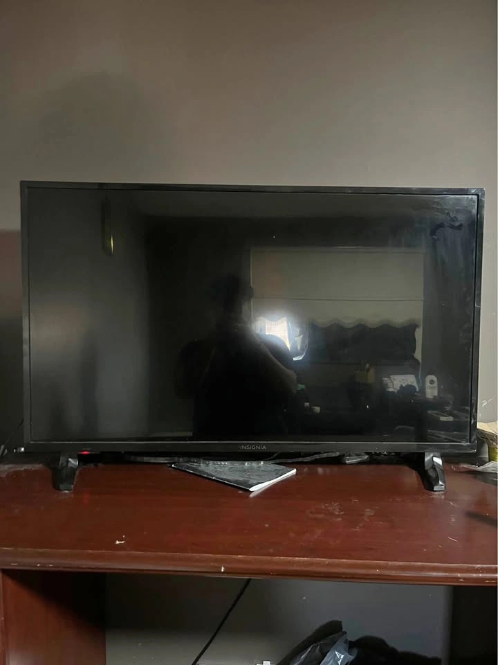 39" Insignia TV (Fire TV Edition) - Read Description!
