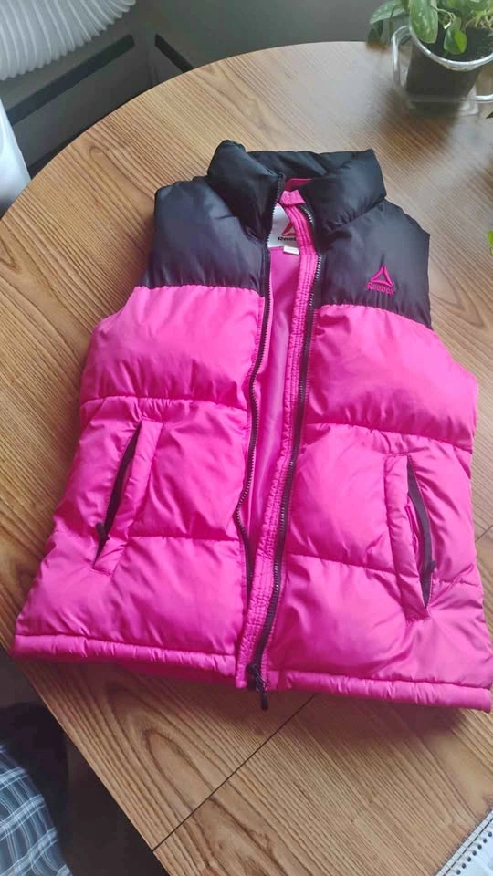 Reebok Women's Colorblock Full-Zip Puffer Vest Fuchsia Pink and